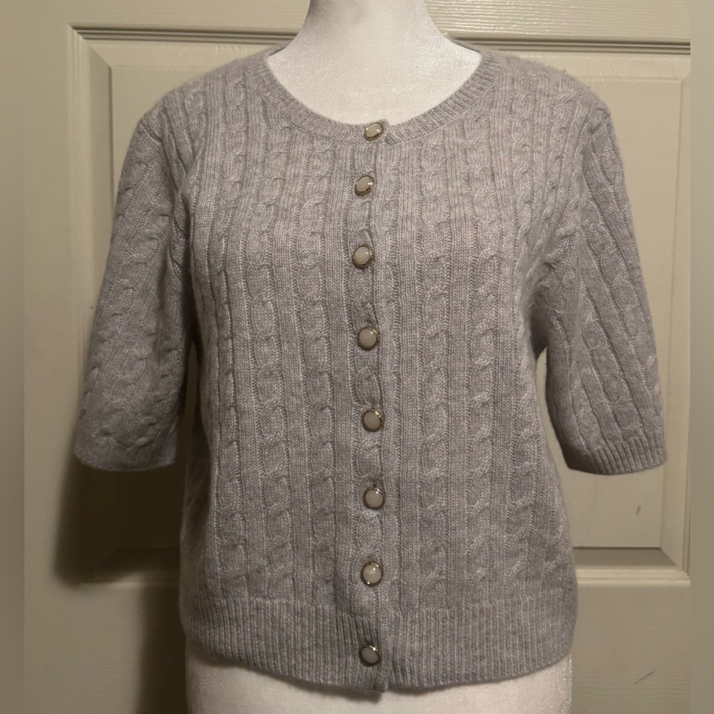 Magaschoni Women’s Tan Cable Knit Short Sleeve Cardigan
Sz Large. 100% Cashmere